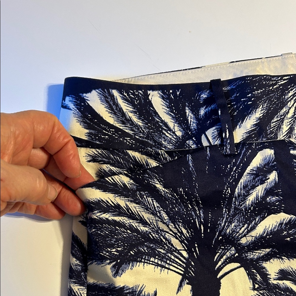 The Limited Navy Palm‎ Print Women's Shorts size 14 tailored vacation preppy - Picture 4 of 10